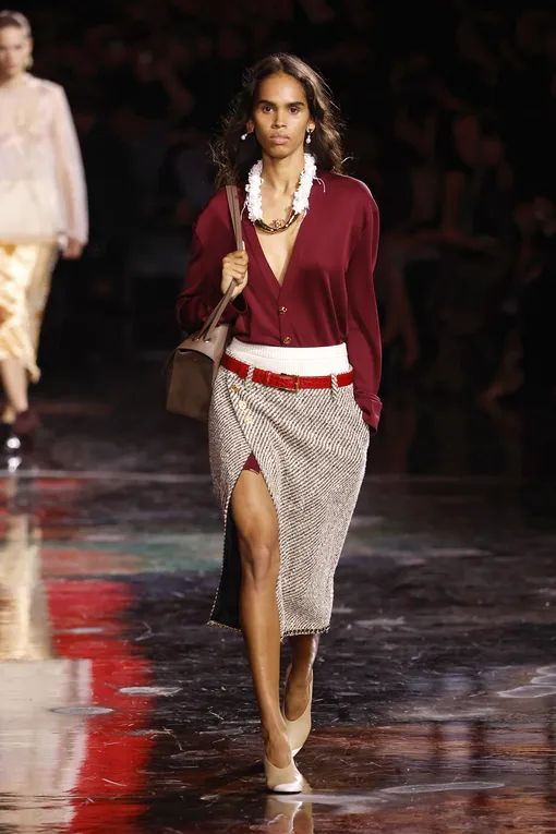 Как носить кардиган: 7 идей от Chanel, Fendi и других брендов