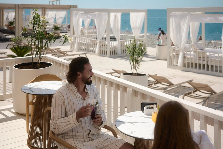 Mantera Supreme Seaside открыл летний сезон с акцентом на гастрономию, музыку и семейный отдых