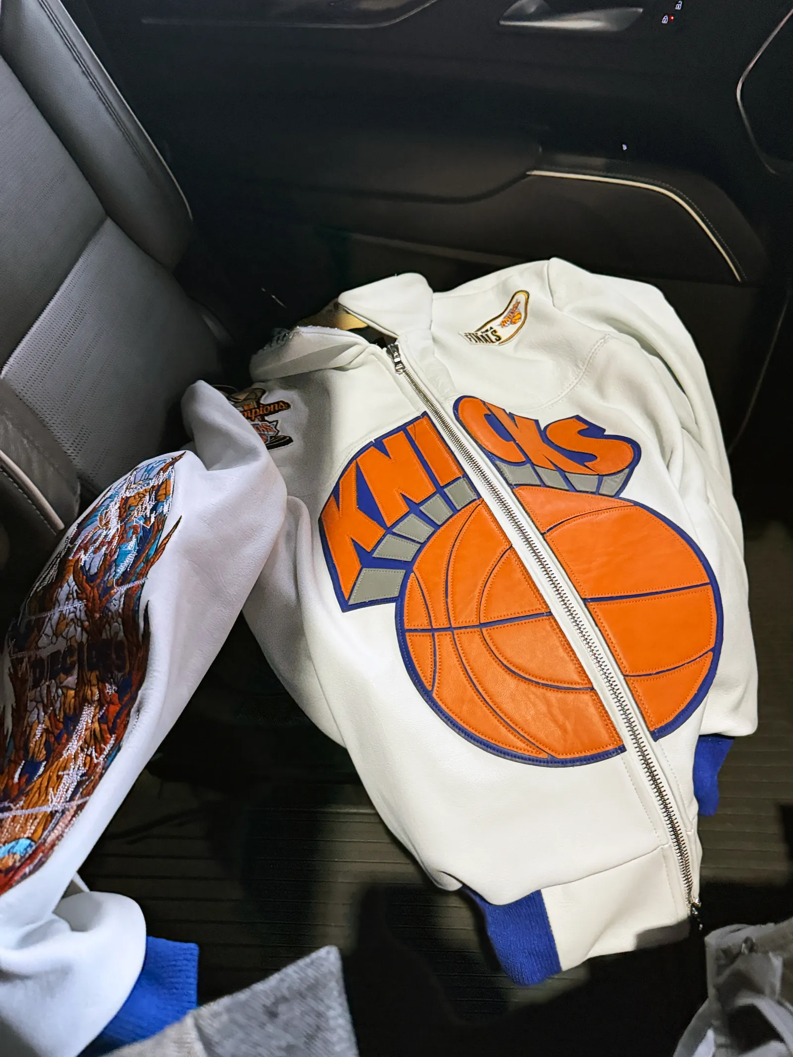 Spike Lee и его сын Jackson Lee представили персональную джерси-куртку для парада Knicks