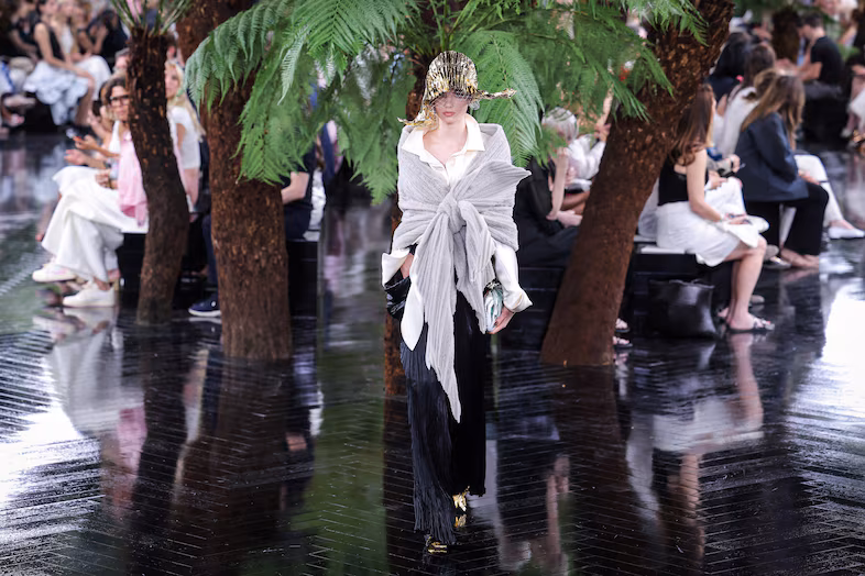 Dior Couture AW26 в цифрах: папоротники, скульптурные береты и новая bridal-история Джонатана Андерсона