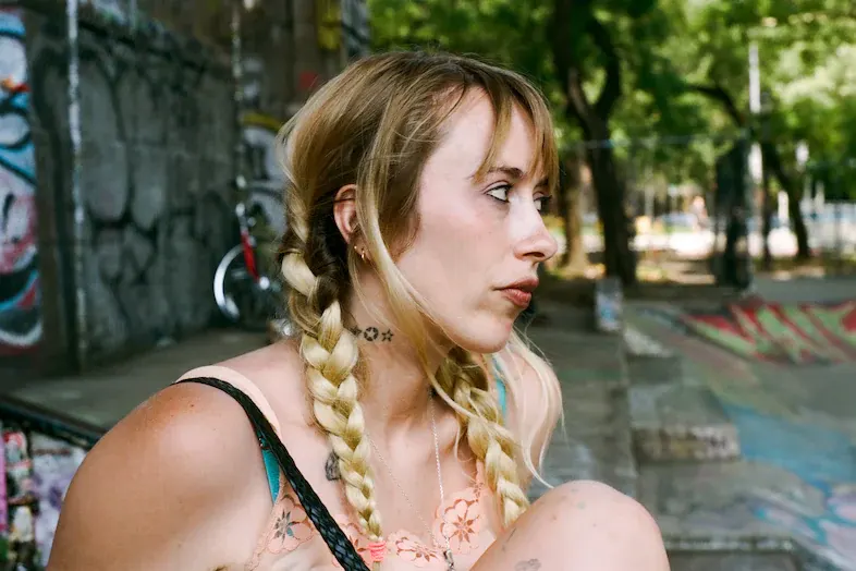 Harmony Tividad о новом альбоме Lifetime: перфюмерная одержимость, гитара и свобода без лишних правил