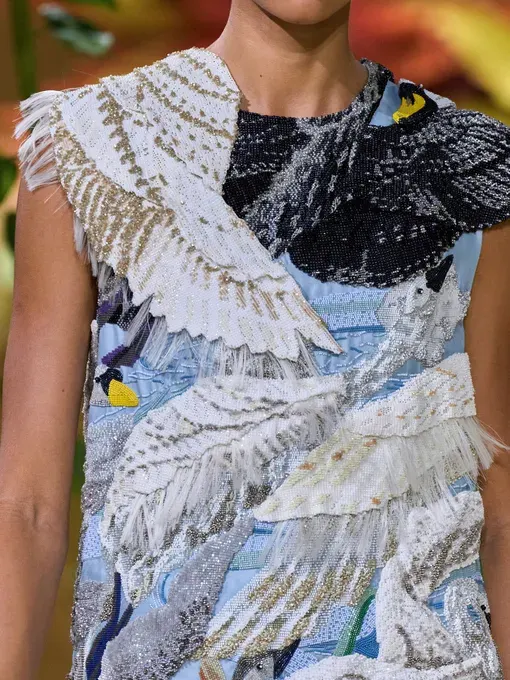 Chanel превратил подиум в сказочный лес на кутюрном показе в Гран-Пале