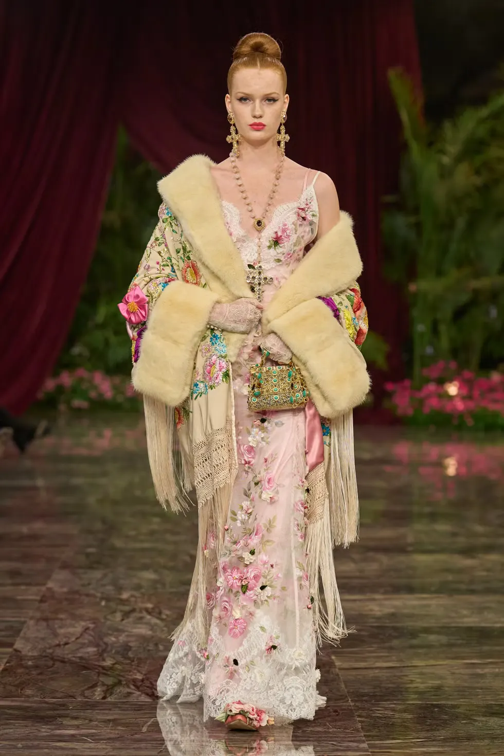 Dolce & Gabbana вернули Alta Moda в Таормину: цветы, барокко и театральная роскошь на Сицилии