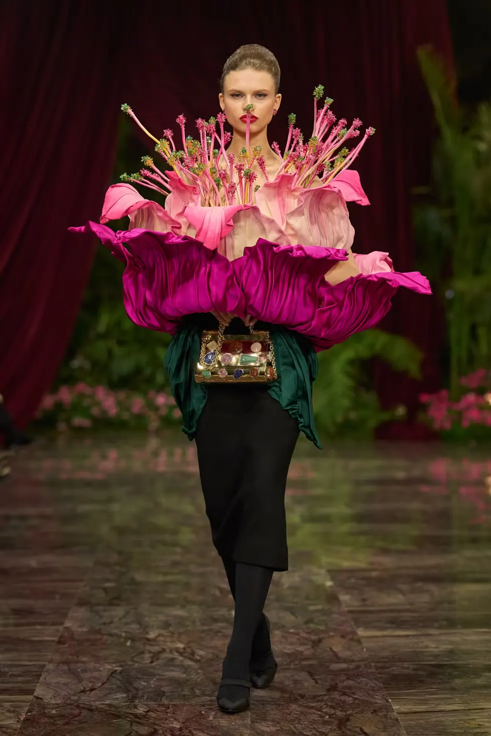 Dolce & Gabbana вернули Alta Moda в Таормину: цветы, барокко и театральная роскошь на Сицилии