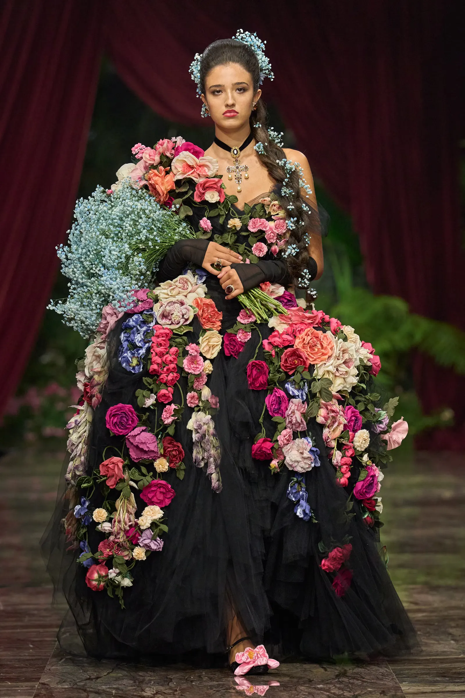 Dolce & Gabbana вернули Alta Moda в Таормину: цветы, барокко и театральная роскошь на Сицилии