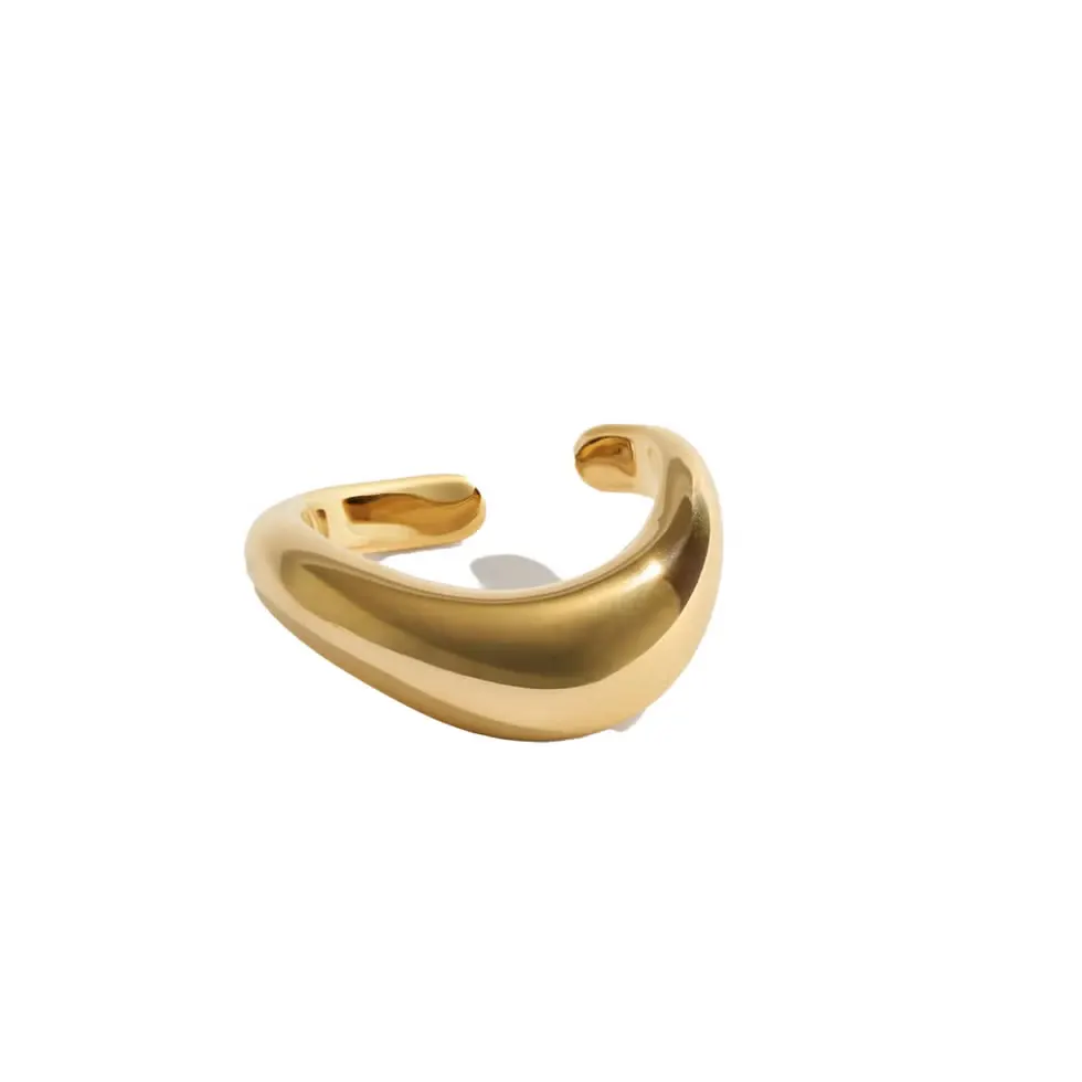 Летний аксессуар, который снова в моде: toe rings как деталь образа