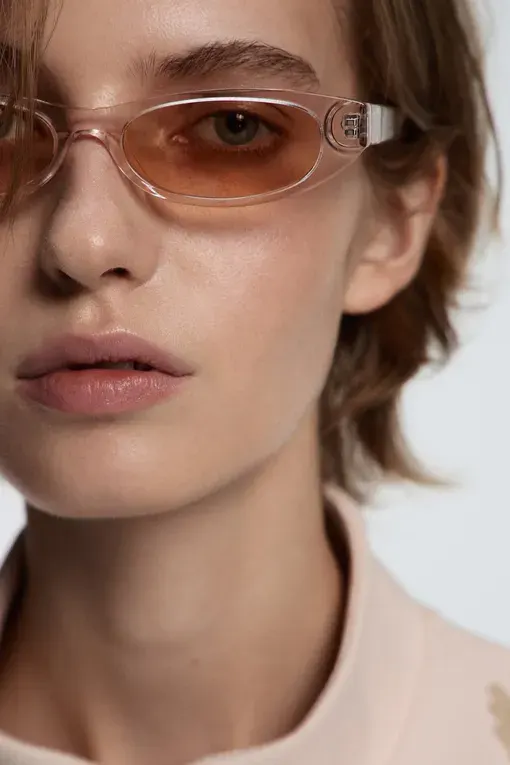 Тренд на прозрачные солнцезащитные очки: где искать похожие на Saint Laurent