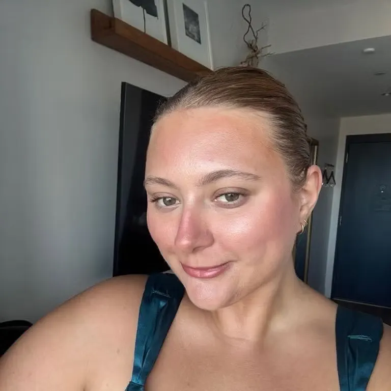 7 средств Rare Beauty, которые редакция считает самыми удачными