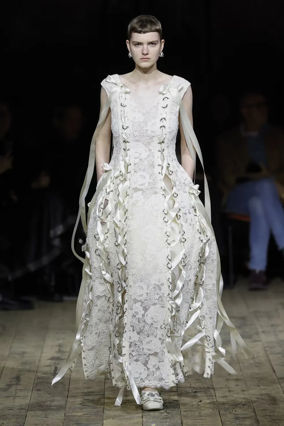 Сказочная эстетика выходит на подиумы: как fashion снова обращается к фольклору и фантазии