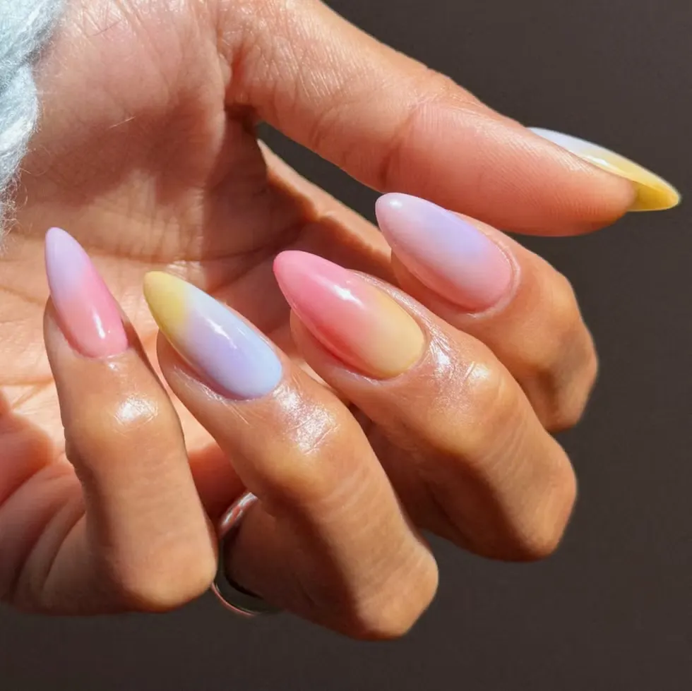 Акварельные ногти: мягкий маникюр, который пришёл на смену marble nails