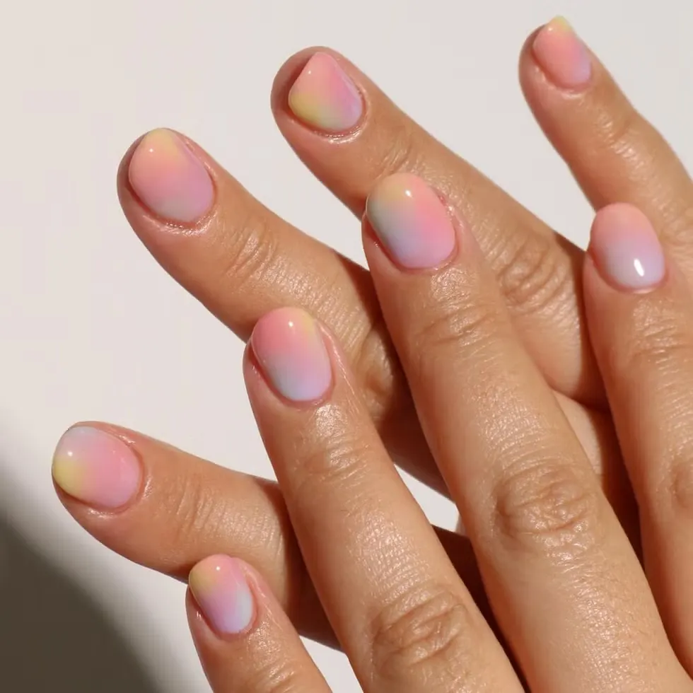 Акварельные ногти: мягкий маникюр, который пришёл на смену marble nails