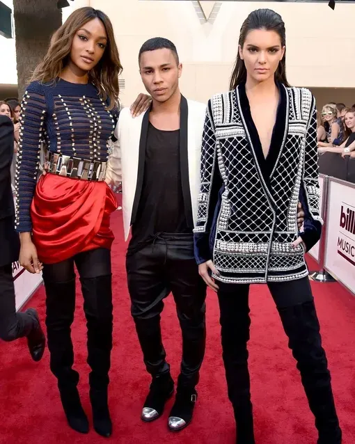 Оливье Рустен и Balmain: как дизайнер сделал дом главным героем моды 2010-х