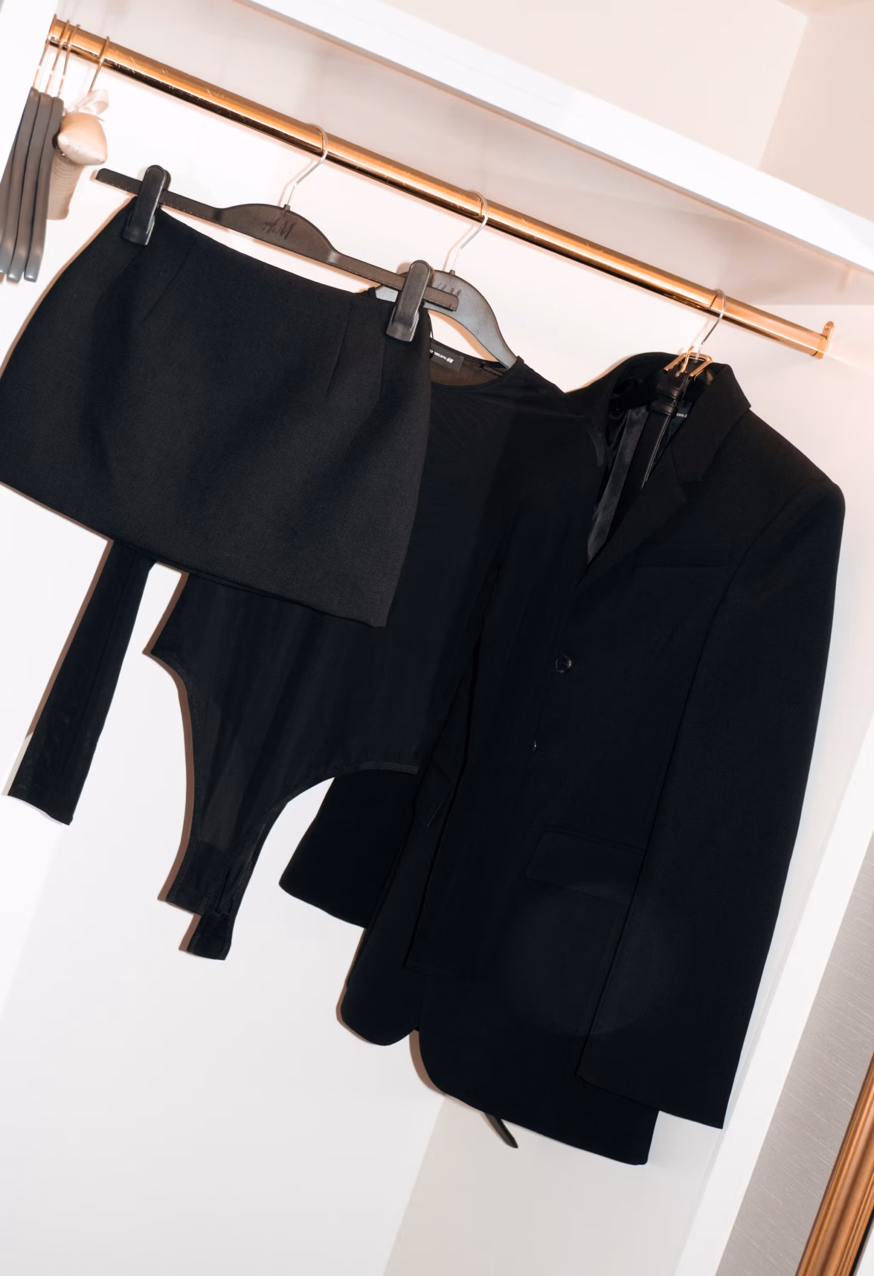 Adéla в Париже показала образ для запуска коллаборации Wardrobe.NYC и H&M