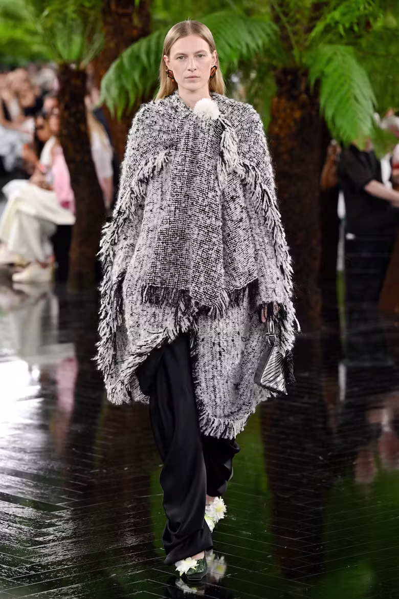 Dior показал кутюр Fall 2026: скульптурные формы, ремесло и «спонтанная радость»