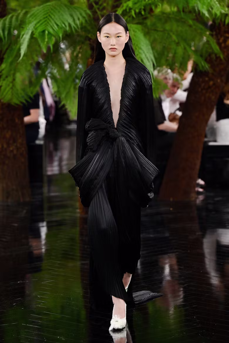 Dior показал кутюр Fall 2026: скульптурные формы, ремесло и «спонтанная радость»