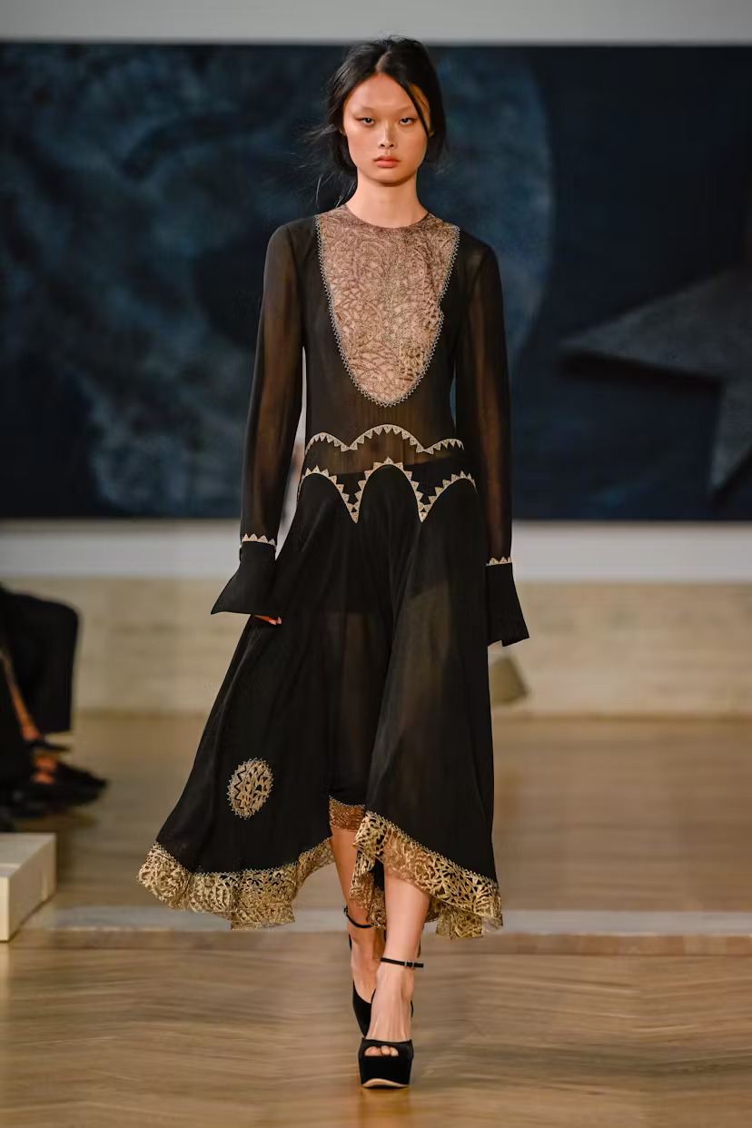 Maria Grazia Chiuri представила дебютную кутюрную коллекцию Fendi в Риме