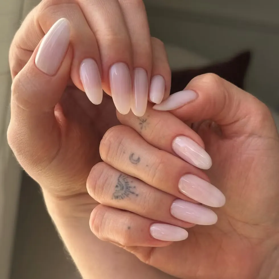 Летний нейл-тренд по знаку зодиака: от tomato nails до soft chrome