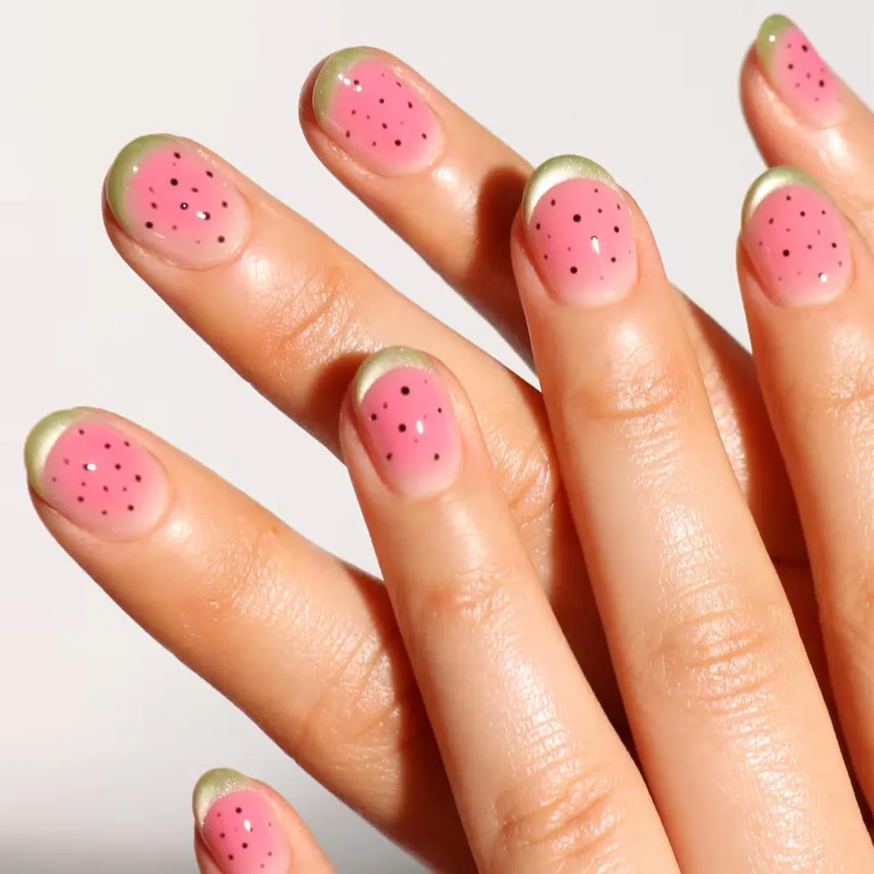 Летний нейл-тренд по знаку зодиака: от tomato nails до soft chrome