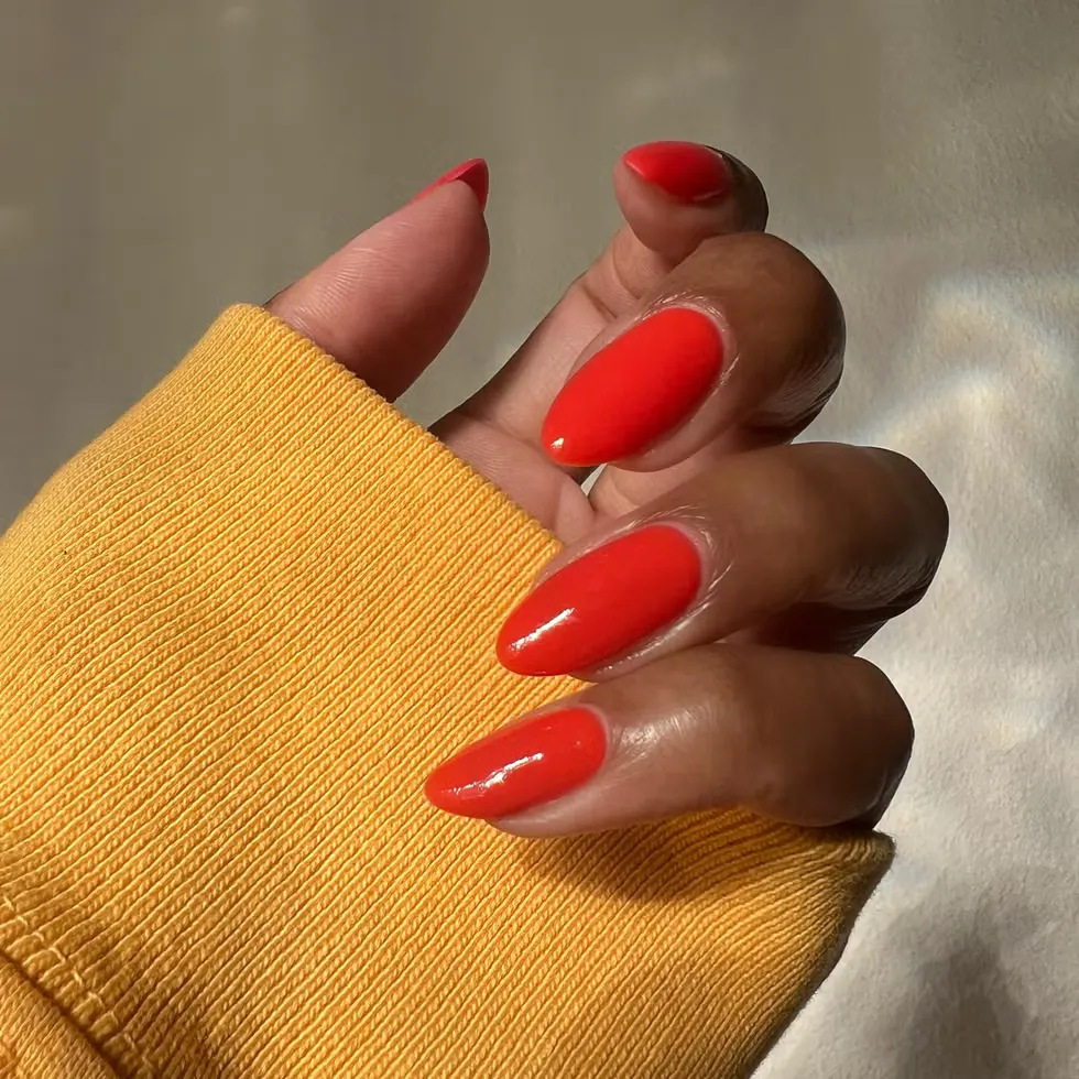 Летний нейл-тренд по знаку зодиака: от tomato nails до soft chrome